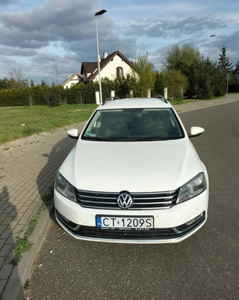 Volkswagen Passat cena 37800 przebieg: 209000, rok produkcji 2012 z Toruń małe 137